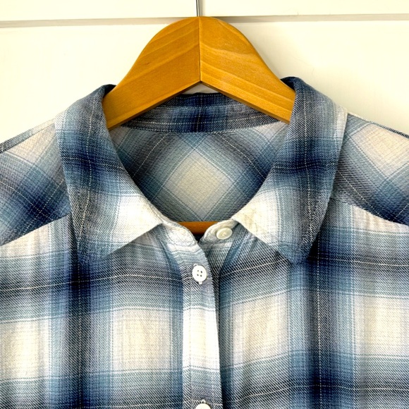 Paige button down top - Picture 2 of 6